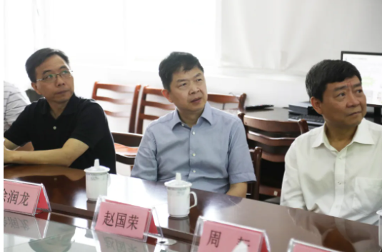 6月4日，省市场监管局党委委员、副局长，省药品监管局党组书记、局长徐润龙带队来公司开展“三服务”活动